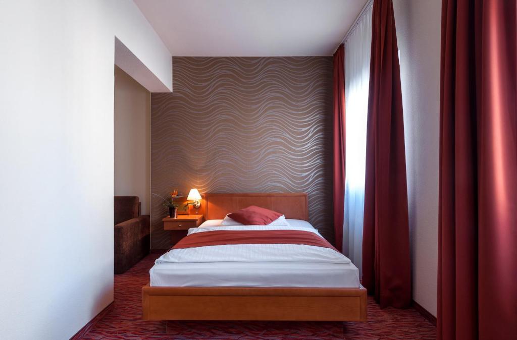 Club Hotel Cortina Vienna Room photo